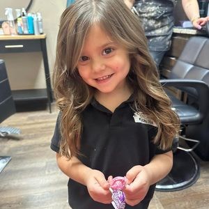 Meet your Posher, Angelia